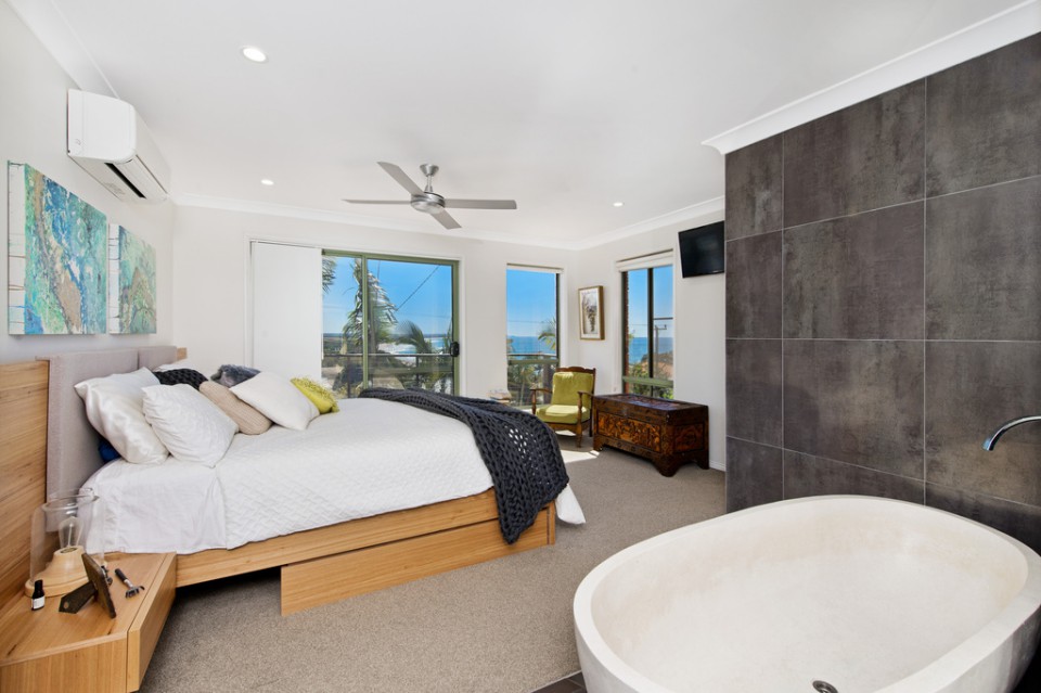 Panorama Beach House master bedroom